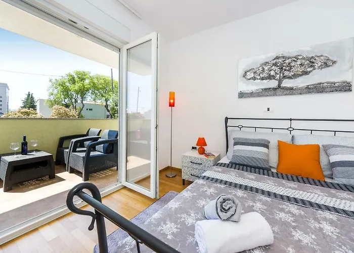 Apartment Djana